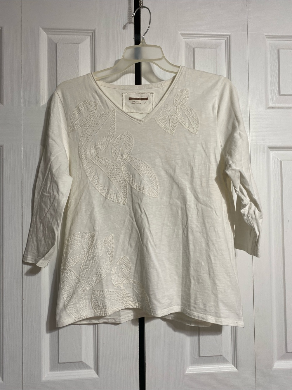 Cotton embroidered leaf pattern cream off white tee shirt size LARGE